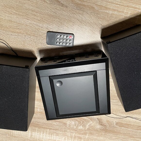 RCA RS2928B Bluetooth/CD/Radio Shelf Stereo System w/Remote EXCELLENT CONDITION - Picture 4 of 6